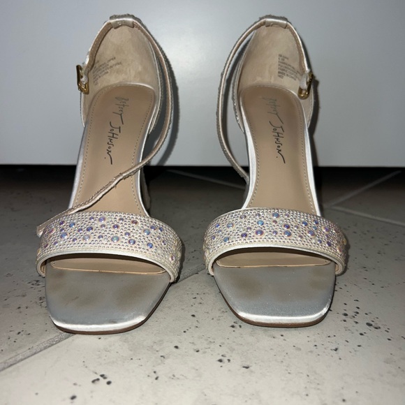 Blue by Betsey Johnson Dani Pearl Heels 6.5 - Picture 2 of 9